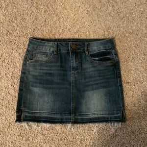Short jean skirt by dollhouse